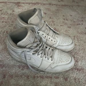 White Nike Jordan 1 mids 2017